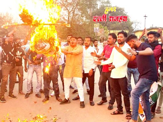 मेडिकल छात्र की यूक्रेन में मौत, युवा कांग्रेसी ने केंद्र सरकार का पुतला फूंका