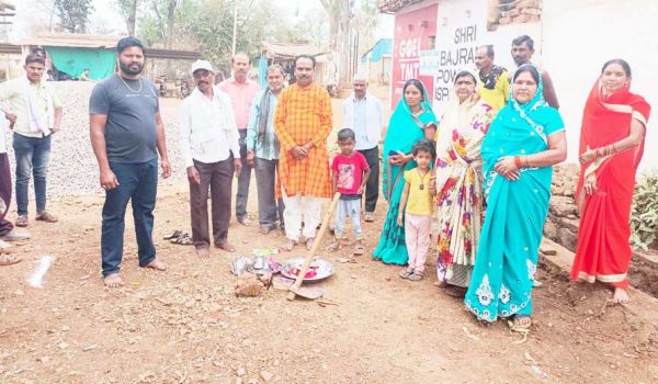4 लाख की लागत से सीसी रोड का भूमिपूजन