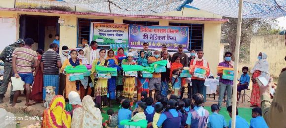 सीआरपीएफ का सिविक एक्शन प्रोग्राम,  ग्रामीणों की स्वास्थ्य जांच, सामान बांटे