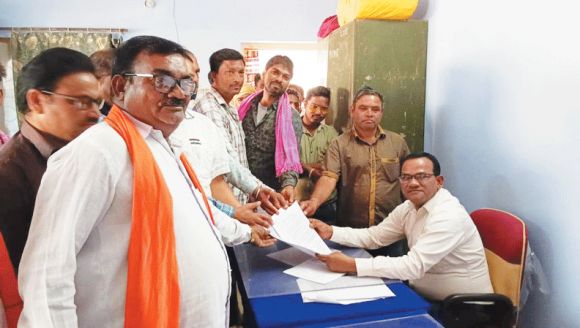 दूध गंगा किसान समिति को हो रहा नुकसान, भंग करने सौंपा ज्ञापन
