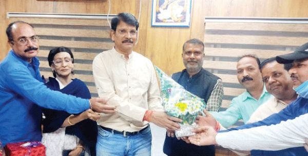 शालेय शिक्षक संघ ने सरगुजा संभाग के नए संयुक्त संचालक का किया स्वागत