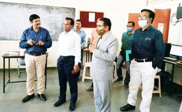 कलेक्टर ने केन्द्रीय विद्यालय का निरीक्षण कर ली शैक्षणिक गतिविधियों की जानकारी