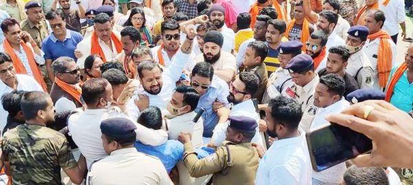 खाद की कालाबाजारी को लेकर भाजपा ने किया एनएच पर चक्काजाम, दी गिरफ्तारियां
