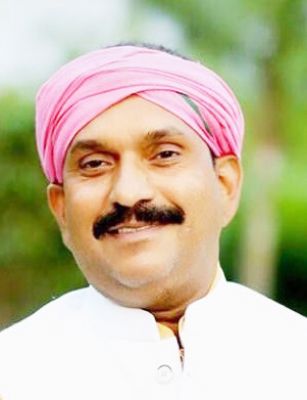 खाद के लिए भटक रहे किसान