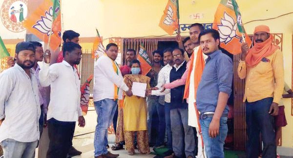 भाजयुमो ने प्राथमिक स्वास्थ्य केंद्र घेरा  व्यवस्था में सुधार लाने सौंपा ज्ञापन