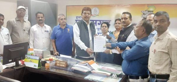 पुरानी पेंशन बहाली की मांग, संयुक्त मोर्चा ने विधायक को सीएम के नाम सौंपा ज्ञापन