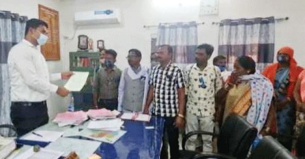 अध्यक्ष और उपाध्यक्ष के खिलाफ अविश्वास प्रस्ताव