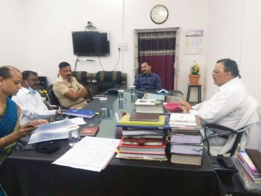 राजस्व प्रकरण निपटाने को लेकर चर्चा