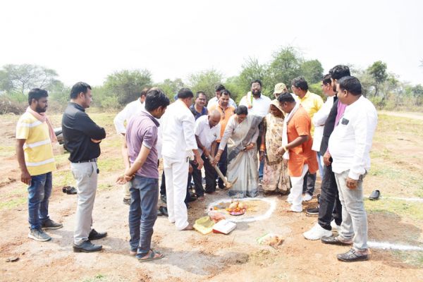 मेयर ने किया चबूतरा व बाजार का लोकार्पण व उद्यान का भूमिपूजन
