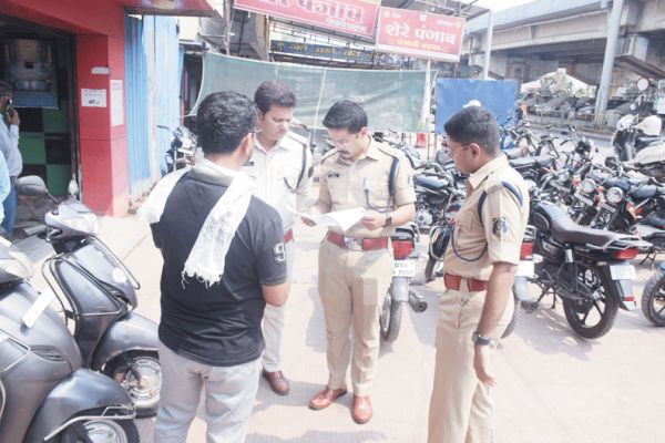  ऑटो डीलर्स दुकानों में पुलिस की जांच शुरू