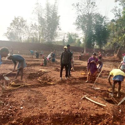 ग्रामीण महिलाएं भी दोहरी जिम्मेदारी निभाने में नहीं हैं पीछे