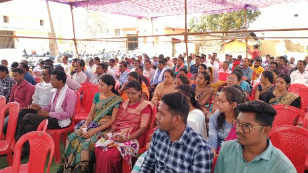 1 सूत्रीय मांग को लेकर पंचायत सचिवों ने किया धरना-प्रदर्शन