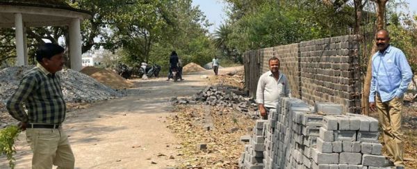 विधायक निधि से हो रहा मुक्तिधाम का कायाकल्प