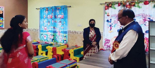 डीईओ ने किया पैराडाइज स्कूल का निरीक्षण, शिक्षकों से चर्चा