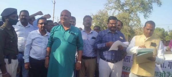 शासकीयकरण की मांग, सचिव संघ ने निकाली रैली, कलेक्टर को सौंपा ज्ञापन