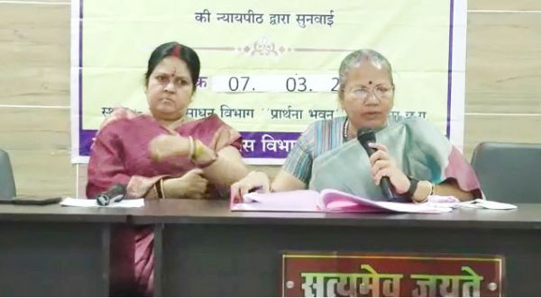 नशे में छेड़छाड़, पैसे भी मांगते हैं अफसर...