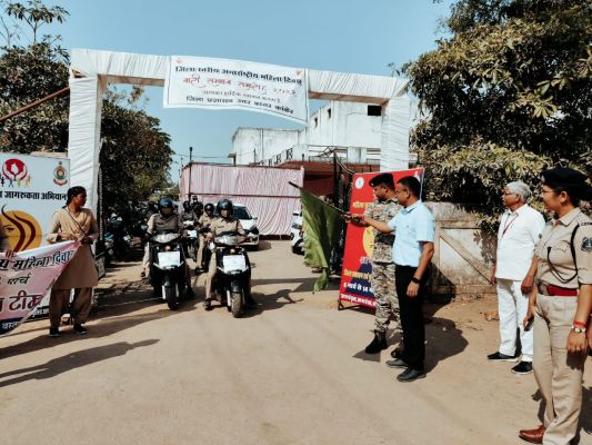अंतरराष्ट्रीय महिला दिवस : महिला पुलिस अधिकारी व कर्मियों की दुपहिया रैली