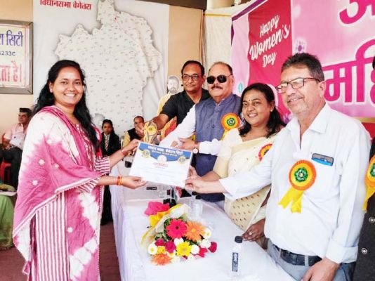 पुरूषों से भी आगे है आज की नारी-छाबड़ा