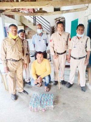 53 पौवा शराब के साथ एक बंदी