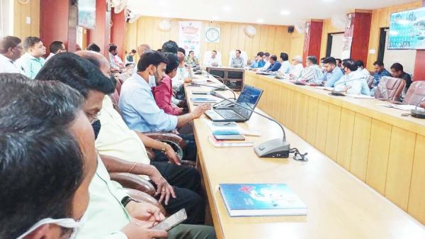 रोजगार मिशन के अंतर्गत डाटा एन्ट्री कार्य समय सीमा में करें-कलेक्टर
