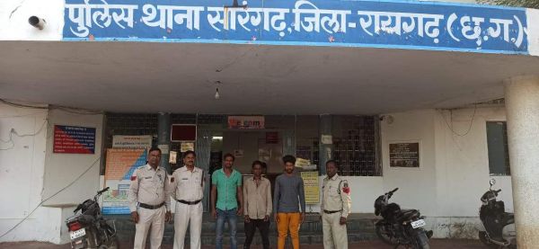 लिफ्ट लेने के बहाने ग्रामीण से लूट, 3 गिरफ्तार