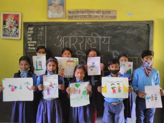 प्राथमिक शाला के बच्चों ने मनाया महिला दिवस