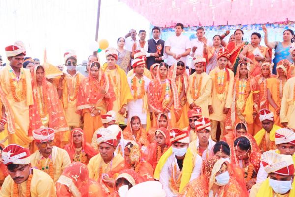 नवागढ़ में 37 जोड़े बंधे परिणय सूत्र में