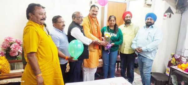यूक्रेन से छात्रों की वापसी, मिलने पहुंचे भाजपा किसान मोर्चा प्रदेशाध्यक्ष