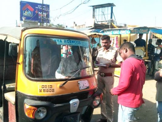 यातायात नियमों का उल्लंघन, 80 ऑटो चालकों पर कार्रवाई