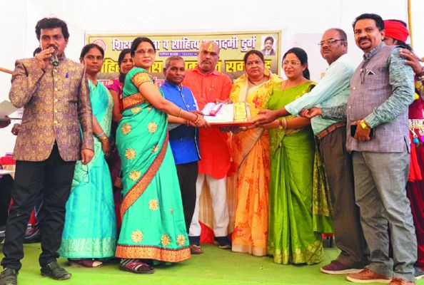 मंजुलता को नारी प्रतिभा रत्न सम्मान