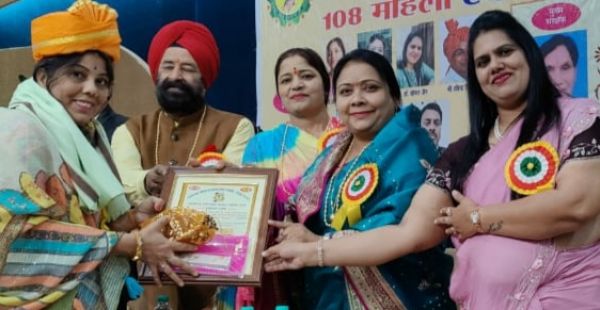 प्रतिभाशाली महिलाओं का सम्मान