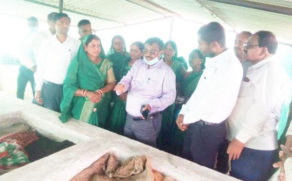 संभागायुक्त कावरे पहुंचे बघेरा के गौठान मेला