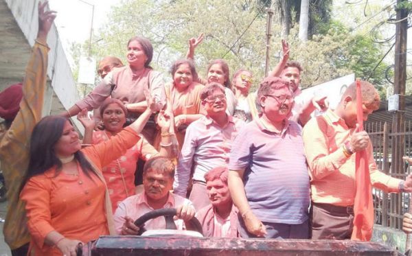 चार राज्यों में बड़ी जीत, जश्न में डूबे भाजपाई