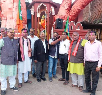 चार राज्यों में जीत, भाजपा ने मनाया जश्न, अबीर-गुलाल उड़ाया