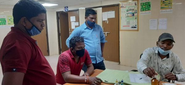 रक्तदान कर घायल आरक्षक की बचाई जान