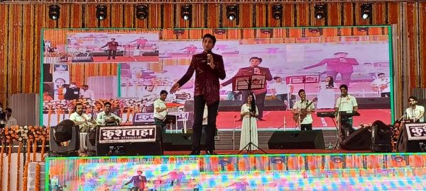 कुमार की कविताओं ने खूब बटोरी ताली