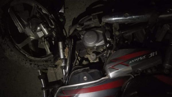 कार-बाइक में भिड़ंत, एक युवक गंभीर