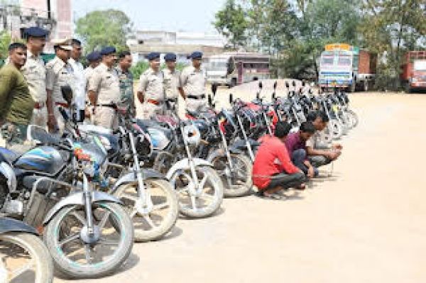 बाइक चोर गिरोह पकड़ाया, 20 गाडिय़ां जब्त