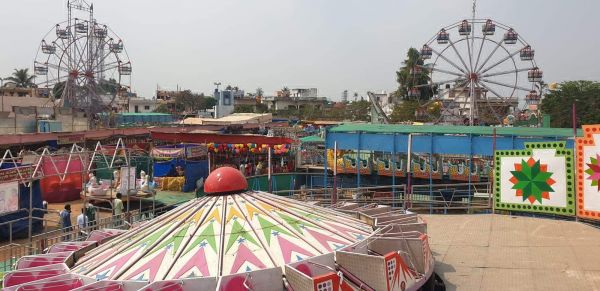 मीना बाजार में और आकर्षक झूले