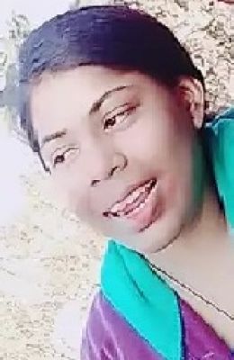 हेडफोन से बात करते-करते फांसी पर झूल गई इंजीनियर युवती