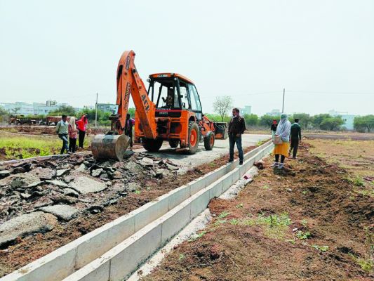 निगम ने की पेंड्री में अवैध प्लाटिंग ध्वस्त