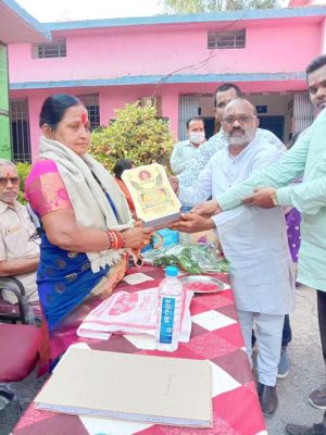 शिक्षिका किरण को दी विदाई
