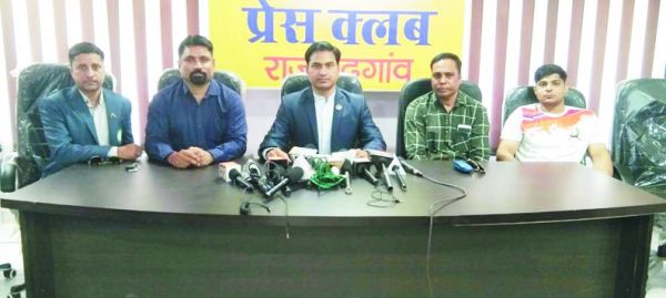 नांदगांव में जु-जित्सु खेल में मार्शल आर्ट की विधा से प्रशिक्षित हो रहे बच्चे