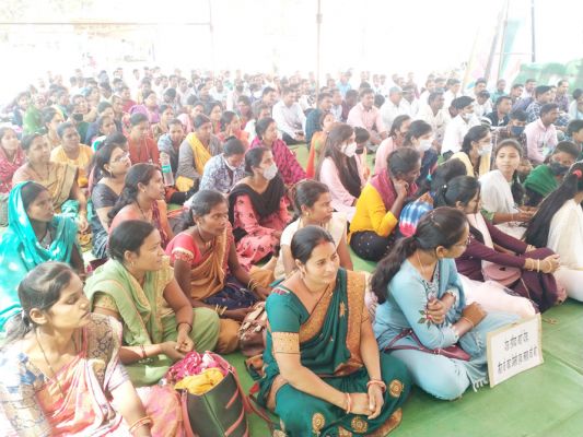 मनरेगा कर्मचारी महासंघ ने 2 सूत्रीय मांगों को लेकर किया धरना-प्रदर्शन