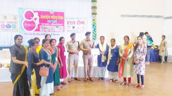 महिला दिवस पर बच्चों ने बिखेरी नृत्य व संगीत की अनुपम छटा  
