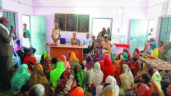 महिला जागरूकता सप्ताह, सरपंच सहित 50 से अधिक महिलाओं ने किया अभिव्यक्ति एप डाउनलोड