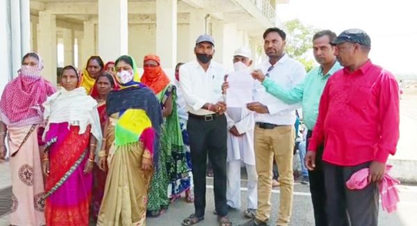 शराब दुकान को स्थानांतरित करने उठी मांग
