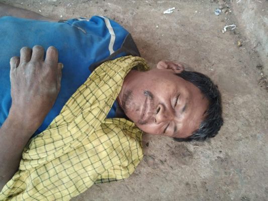 मार्केट में मिली लाश