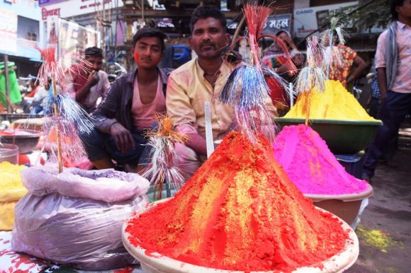  कल जलेगी होली, 18 मार्च को होगा रंगोत्सव