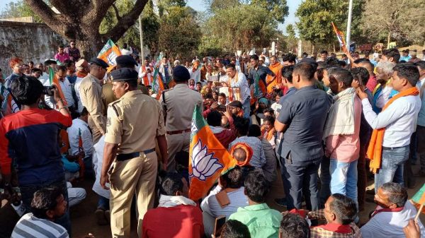 3 साल बाद जागी भाजपा, पंचायत सचिव खुदकुशी, अवैध रेत खुदाई सहित कई मुद्दों पर प्रदर्शन